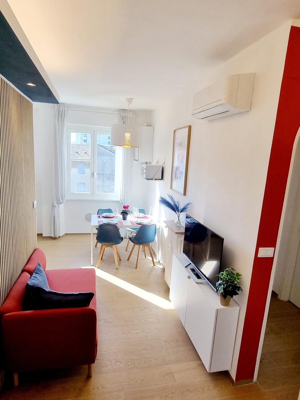 TV and multimedia, Living room, Seating area, Dining area