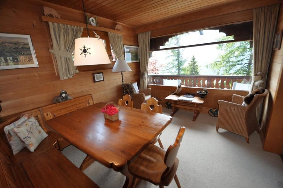 Chalet Tendre est la Nuit à Gryon - 6 personnes, belle vue, tout confort Chalet in Ollon