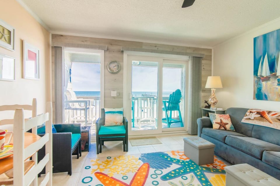 Leslie's Seaside Suite at Cherry Grove House in North Myrtle Beach