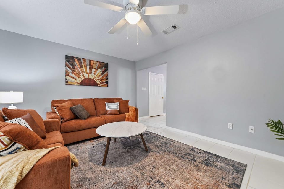 Sunset Getaway Spacious Retreat Near Beaches & Local Attractions Apartment in Gulfport