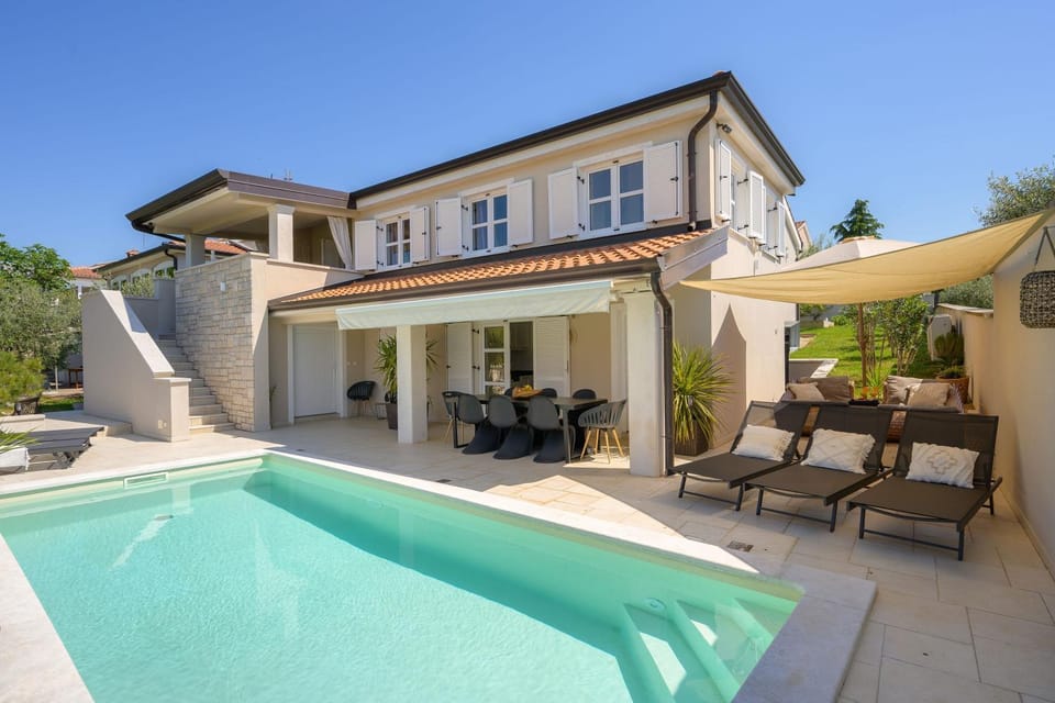 Property building, Swimming pool