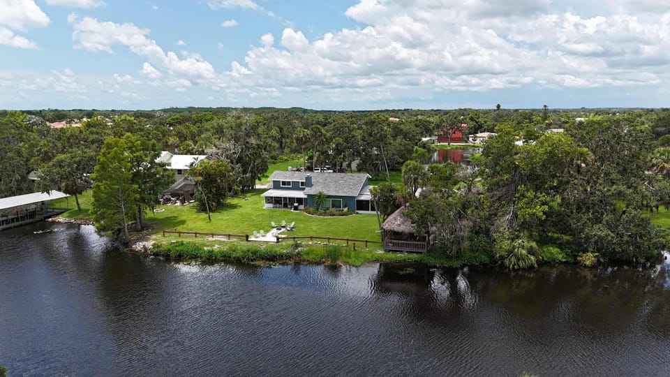 Riverside Oasis Home w Tiki Hut & Firepit House in Florida