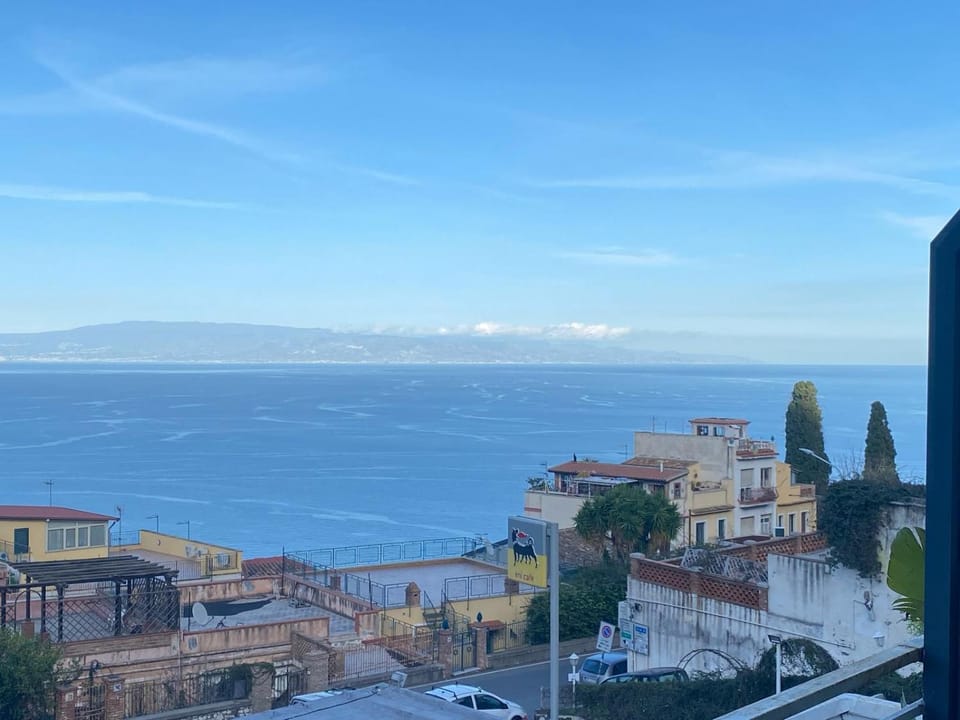 Sea view, Street view
