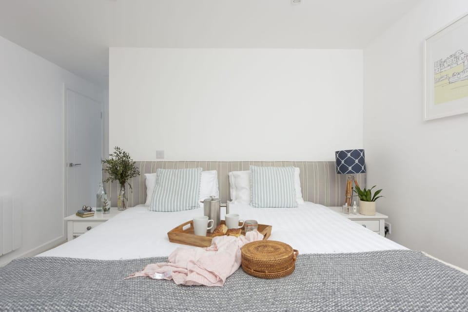 Property building, Bedroom, towels