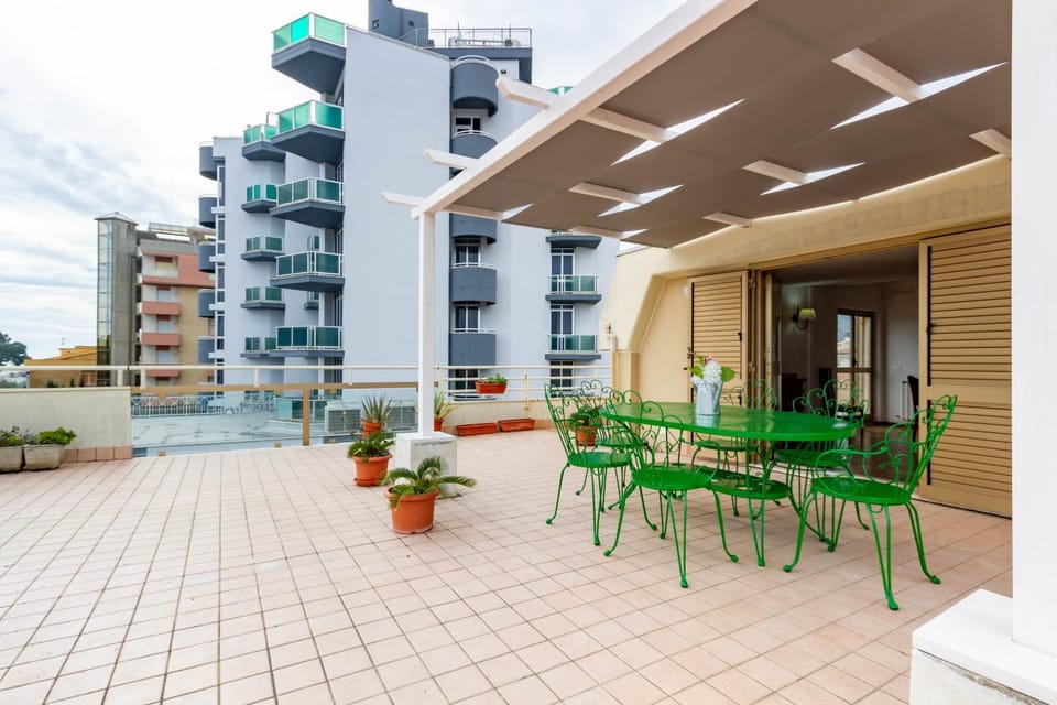 View (from property/room), Balcony/Terrace