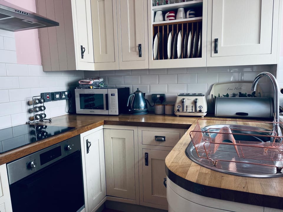 Kitchen or kitchenette, kitchen