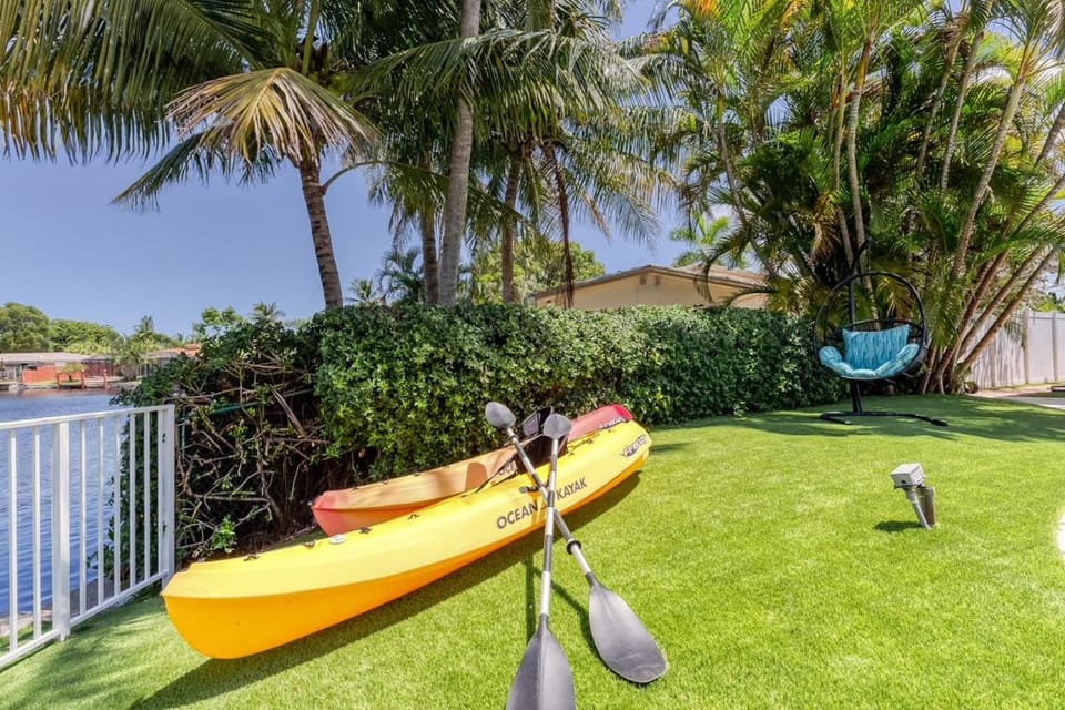 Casa Deporte-Steps to Beach with Heated Pool & Backyard Fun House in Wilton Manors