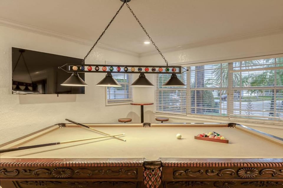 Casa Deporte-Steps to Beach with Heated Pool & Backyard Fun House in Wilton Manors