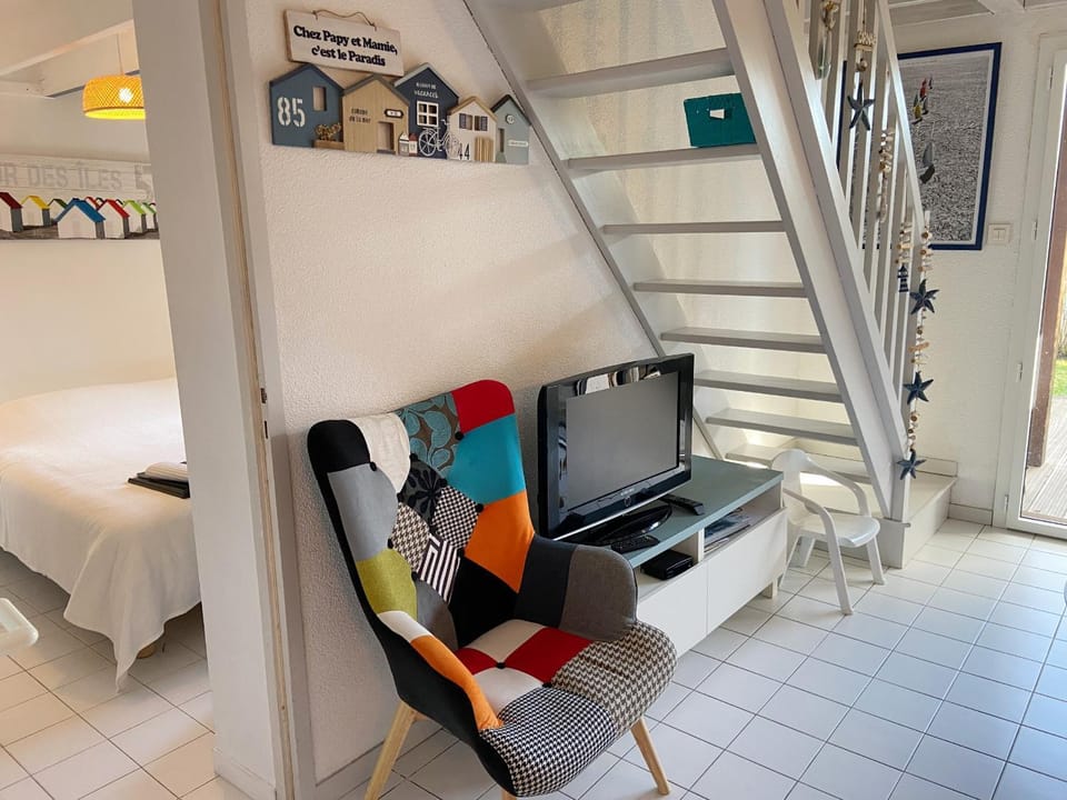 Communal lounge/ TV room, Living room