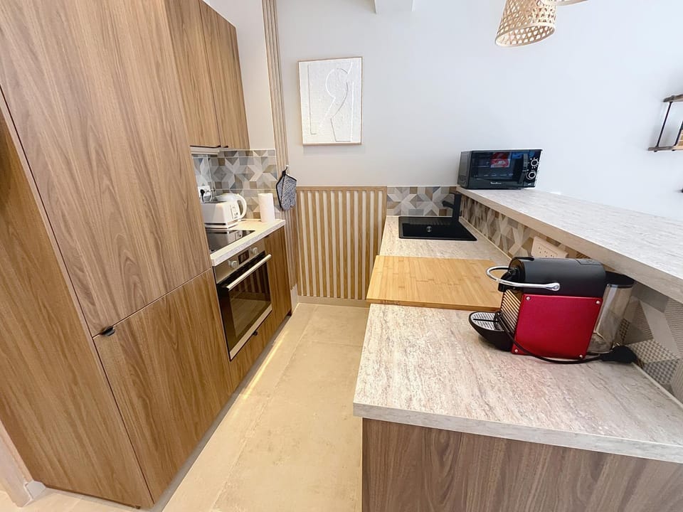 Kitchen or kitchenette, kitchen