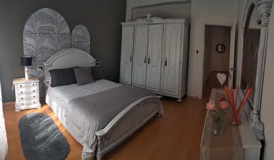Bed, Photo of the whole room, Bedroom, wardrobe