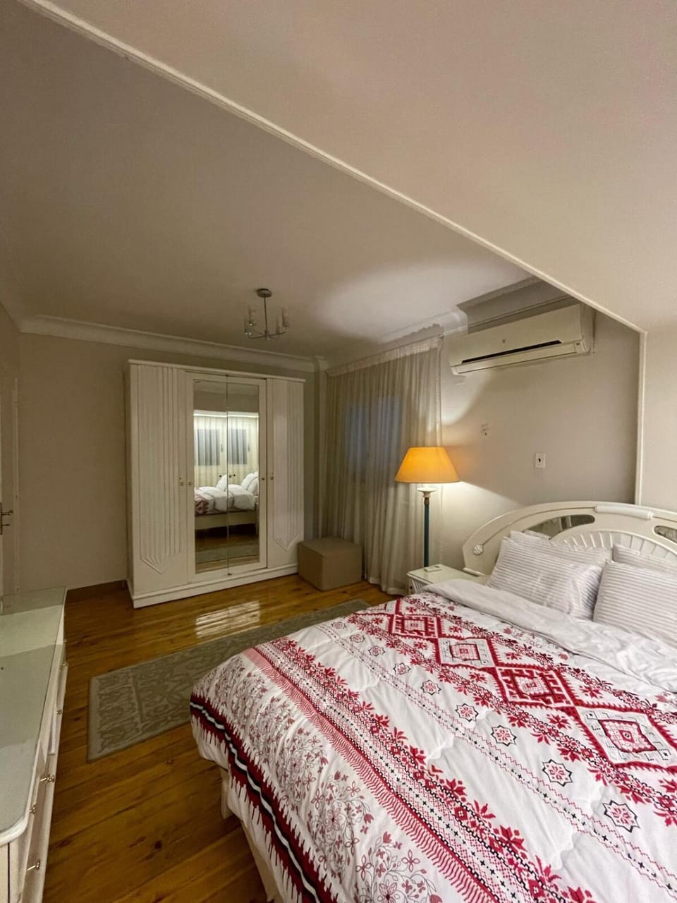 Bed, Photo of the whole room, Bedroom, air conditioner