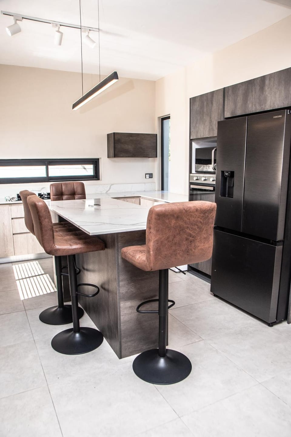 Kitchen or kitchenette, Dining area, oven