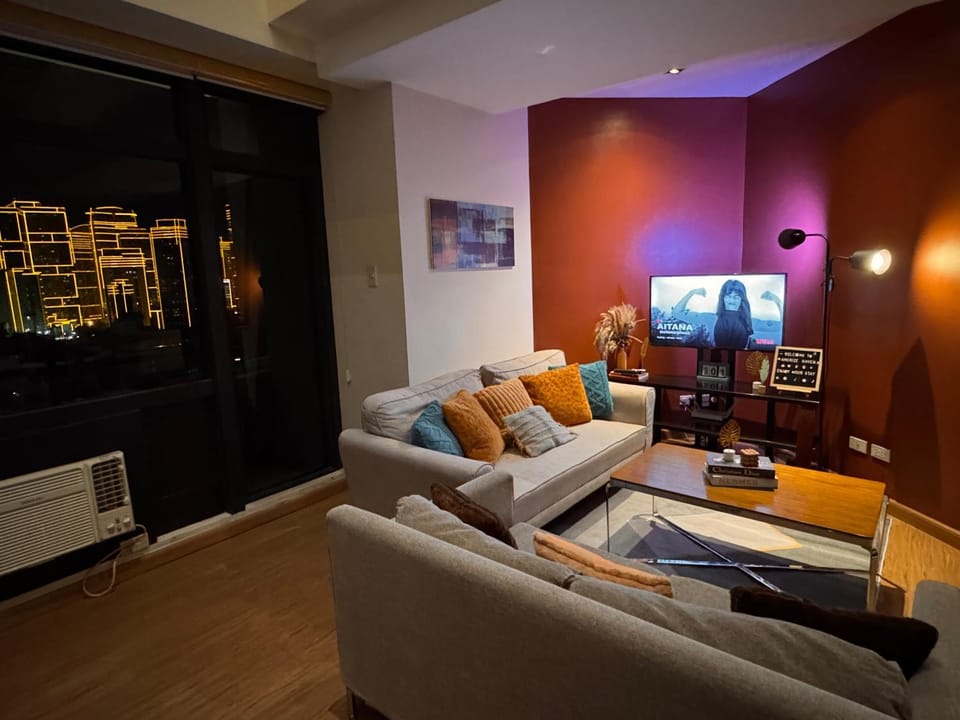 Gramercy Residences Spacious 1 BR Loft FREE Amenities Hotel in Makati