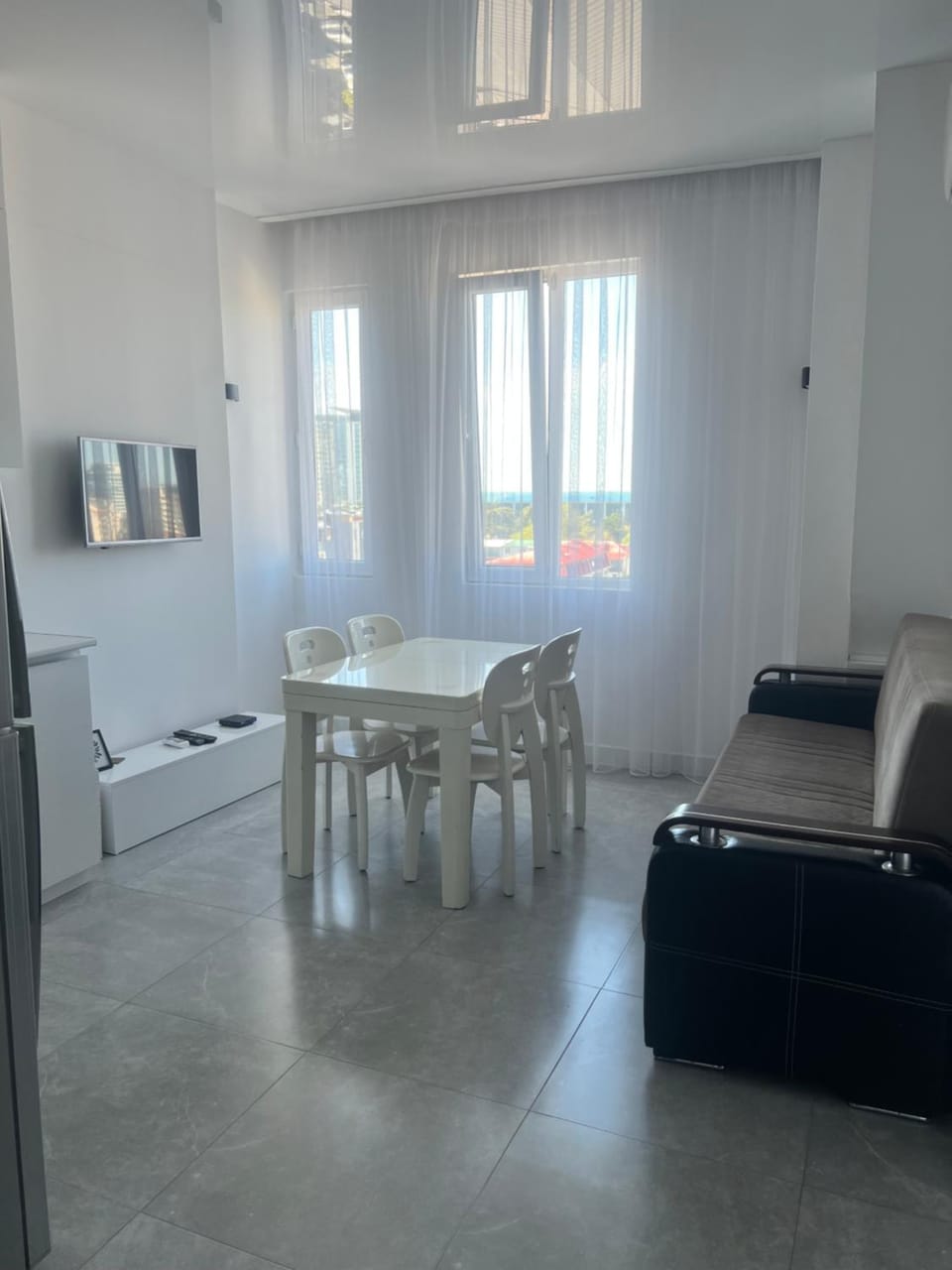 TV and multimedia, Living room, Seating area, Dining area