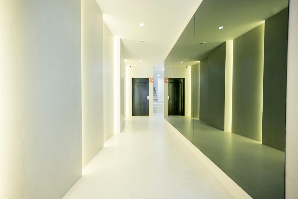Lobby or reception, elevator