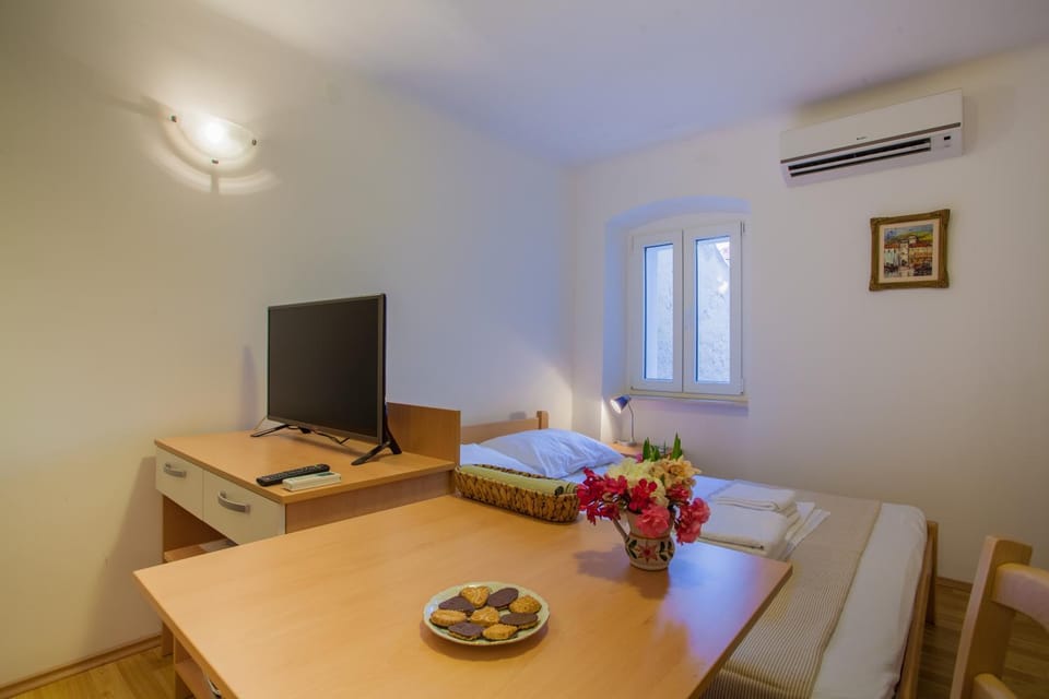 Communal lounge/ TV room, TV and multimedia, Living room