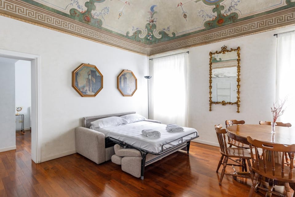 Bed, Living room, Seating area, Dining area, Bedroom, towels
