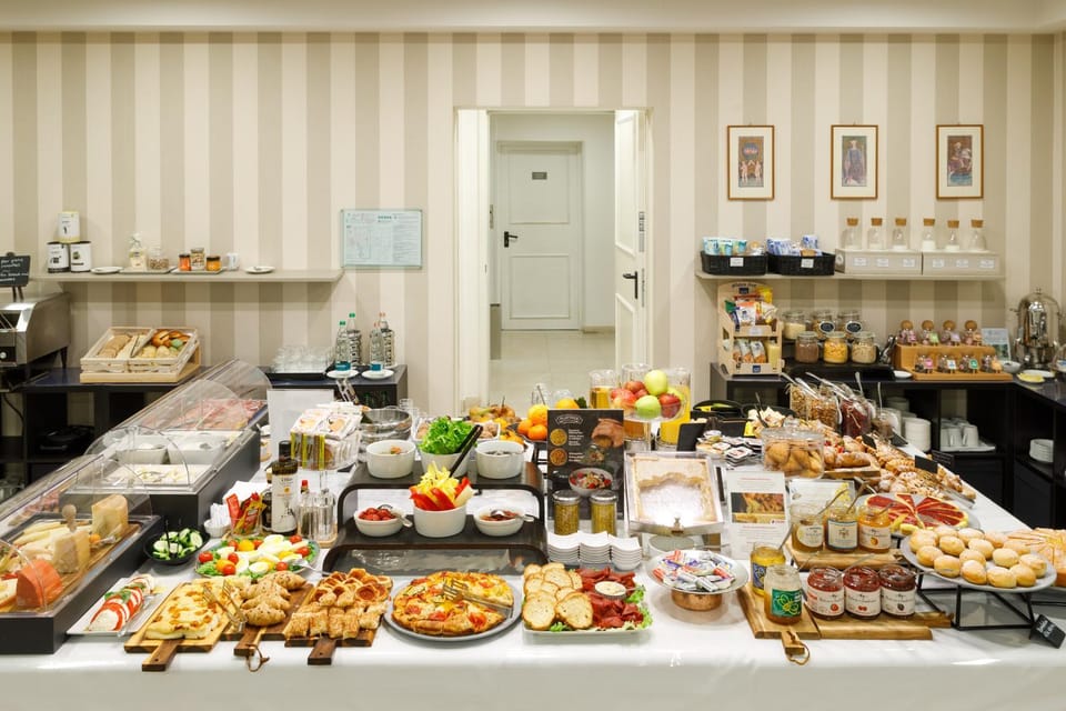 Food and drinks, Food, Breakfast, Continental breakfast, Buffet breakfast