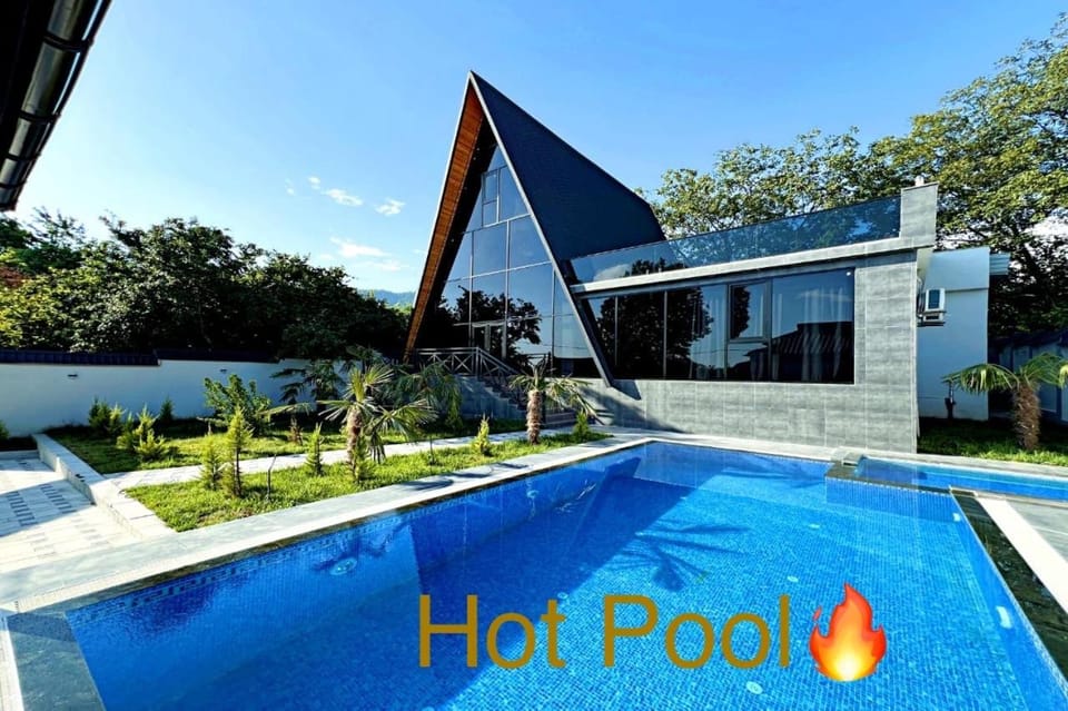 Property building, Patio, Day, Pool view, Swimming pool, sunbed