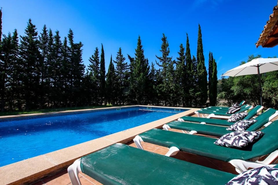 Beautiful villa for 8 people close to Pollensa by Renthousing Villa in Raiguer