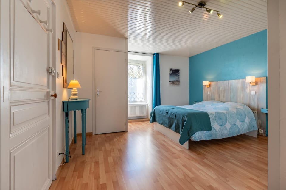 Living room, Bedroom