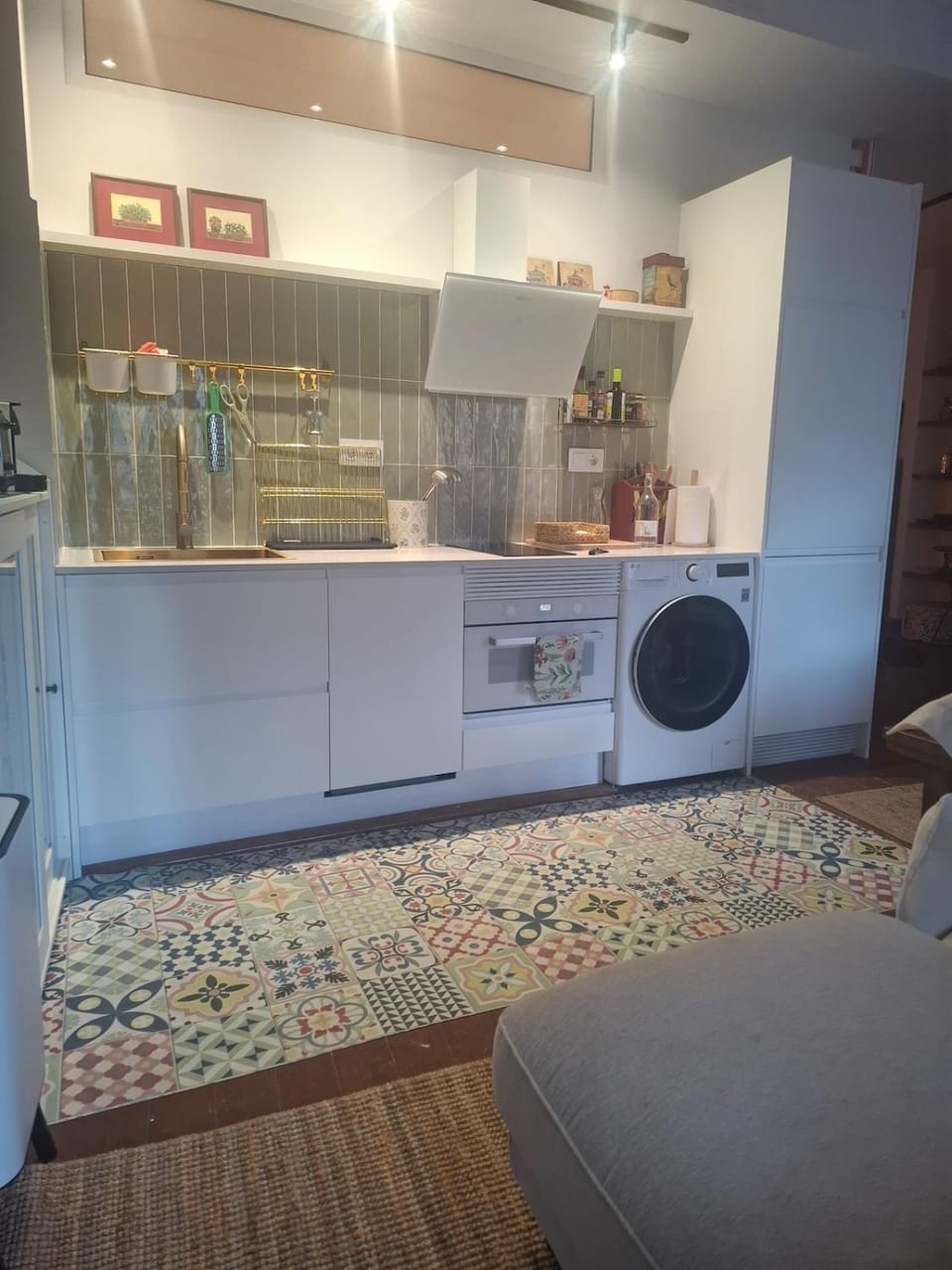 Kitchen or kitchenette
