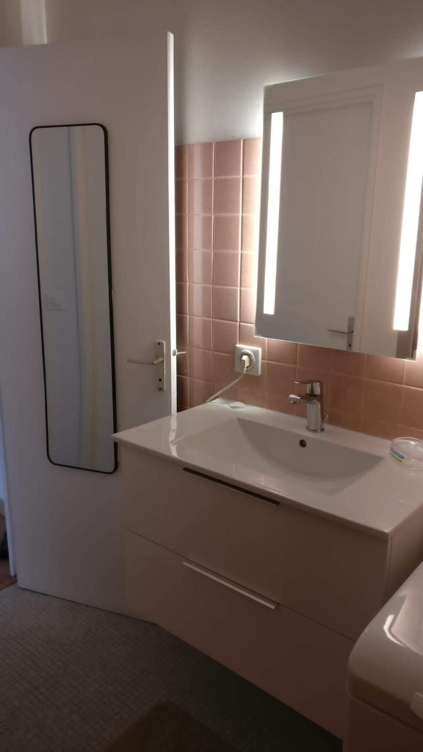 Your 28 m Studio RER B Paris Modern Convenient and Affordable Apartment in Île-de-France