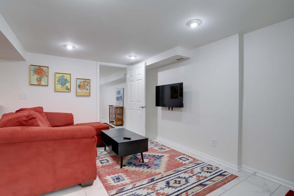 Sojourn Garden Level Home Sleeps 2 Apartment in Washington