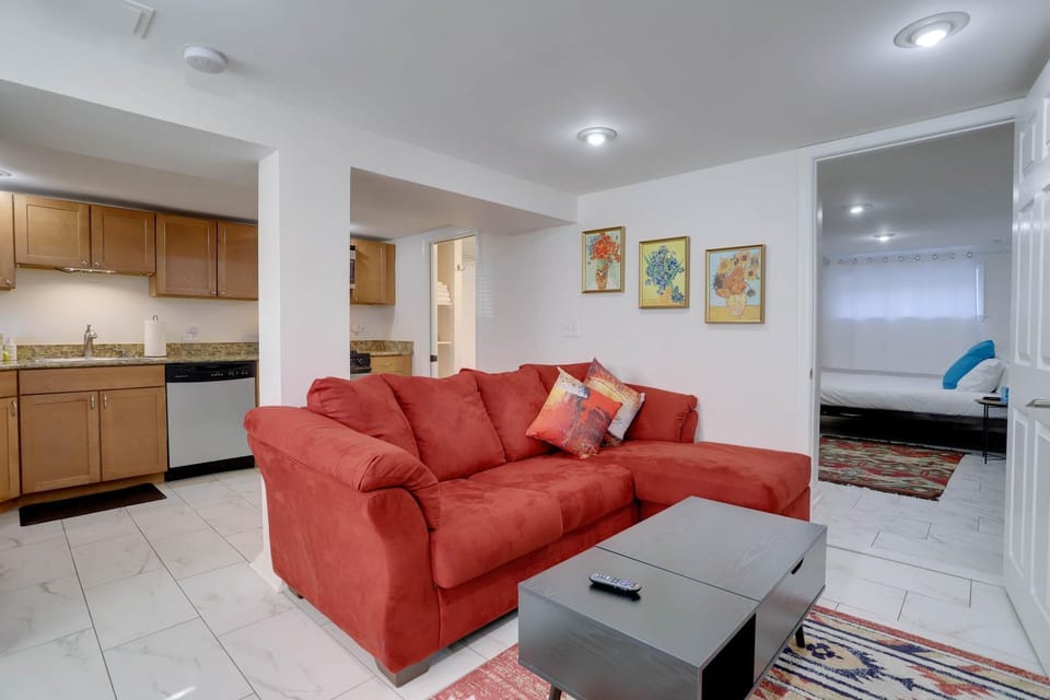 Sojourn Garden Level Home Sleeps 2 Apartment in Washington