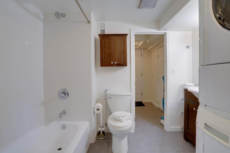 Sojourn 1 BR Garden Level Home Sleeps 2 Apartment in Washington