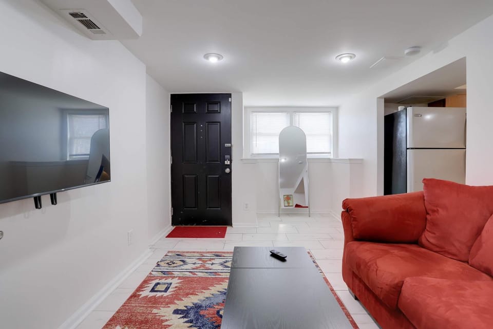 Sojourn 1 BR Garden Level Home Sleeps 2 Apartment in Washington