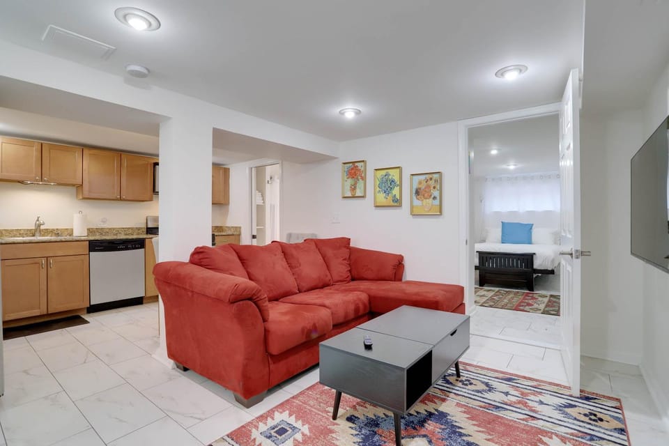 Sojourn 1 BR Garden Level Home Sleeps 2 Apartment in Washington
