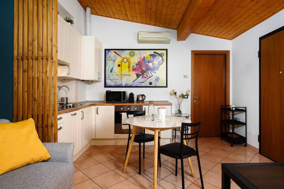 Modern Apartment Near Centrale Station Apartment in Milan
