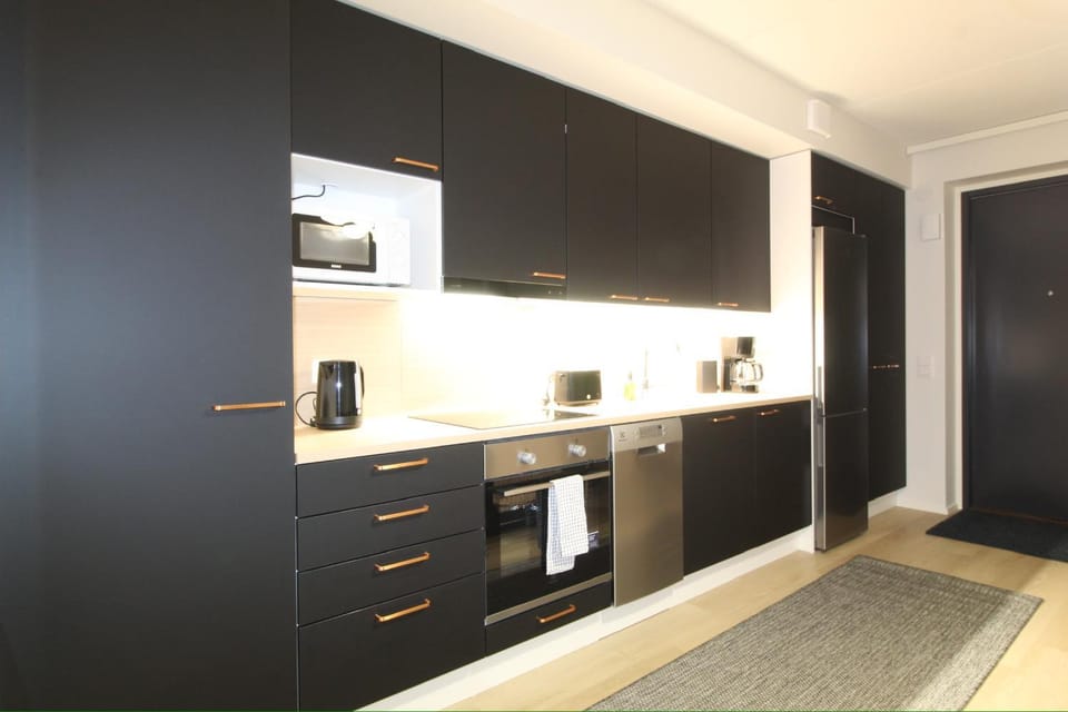 Coffee/tea facilities, oven, stove, toaster