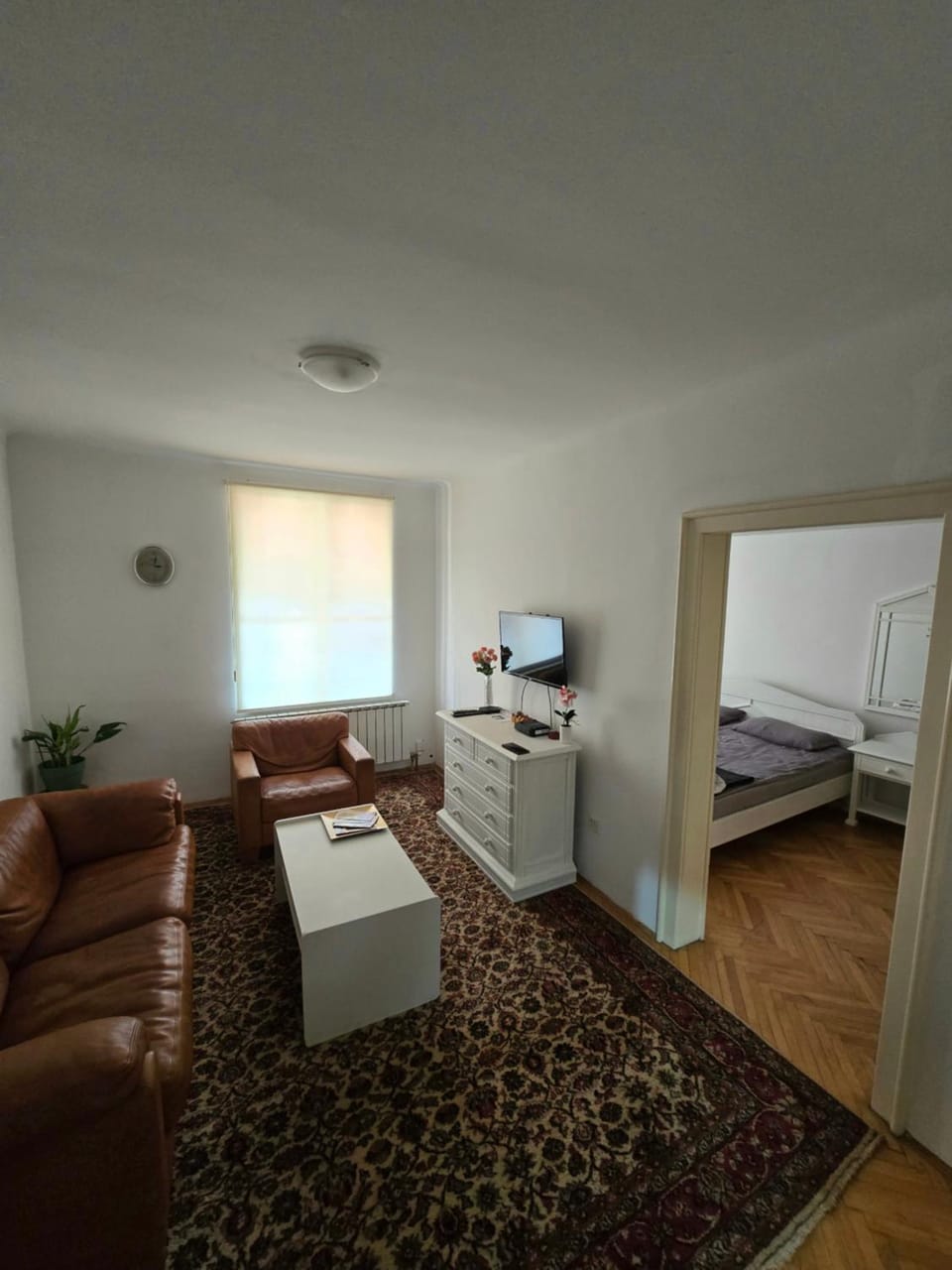 Bed, TV and multimedia, Living room, Photo of the whole room, Seating area