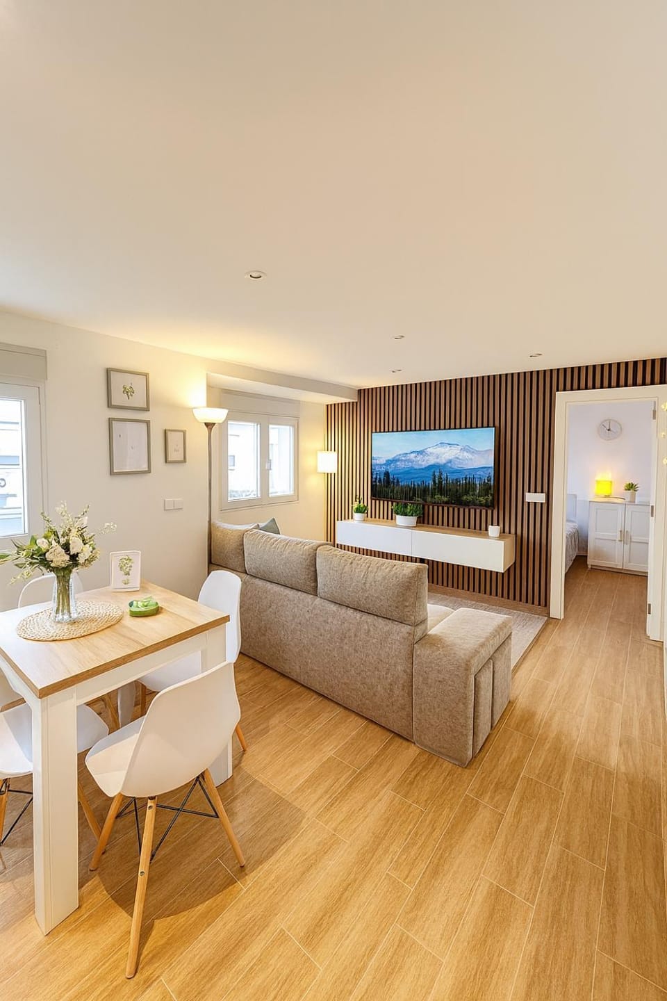 TV and multimedia, Living room, Seating area, Dining area