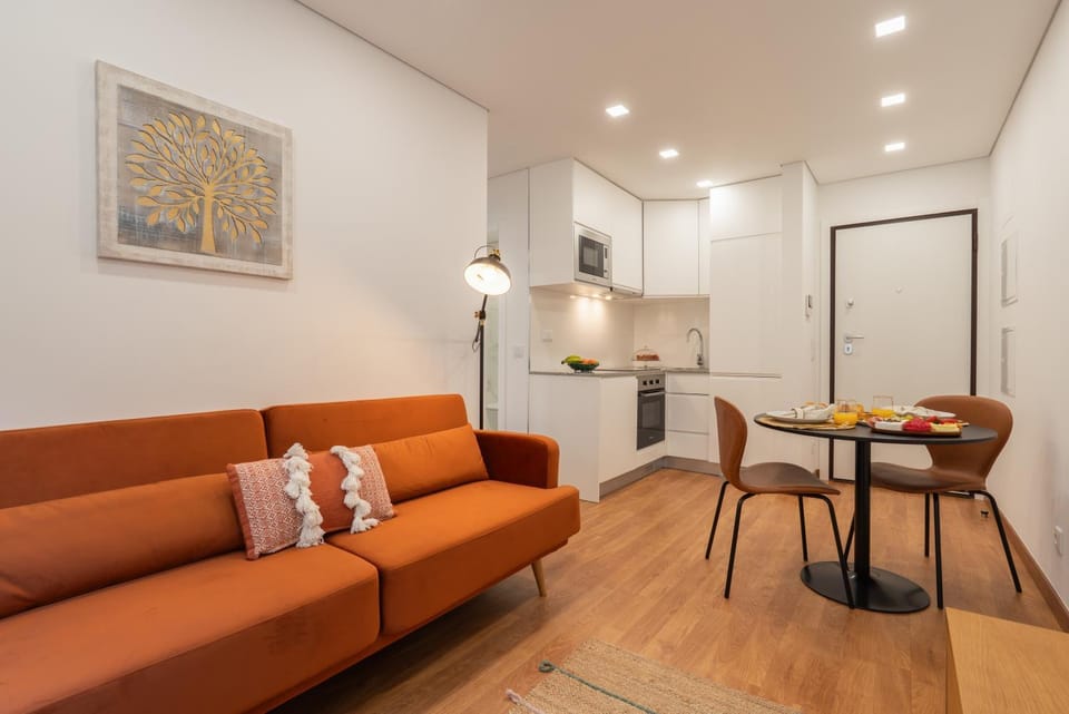 Kitchen or kitchenette, Living room, Dining area, oven