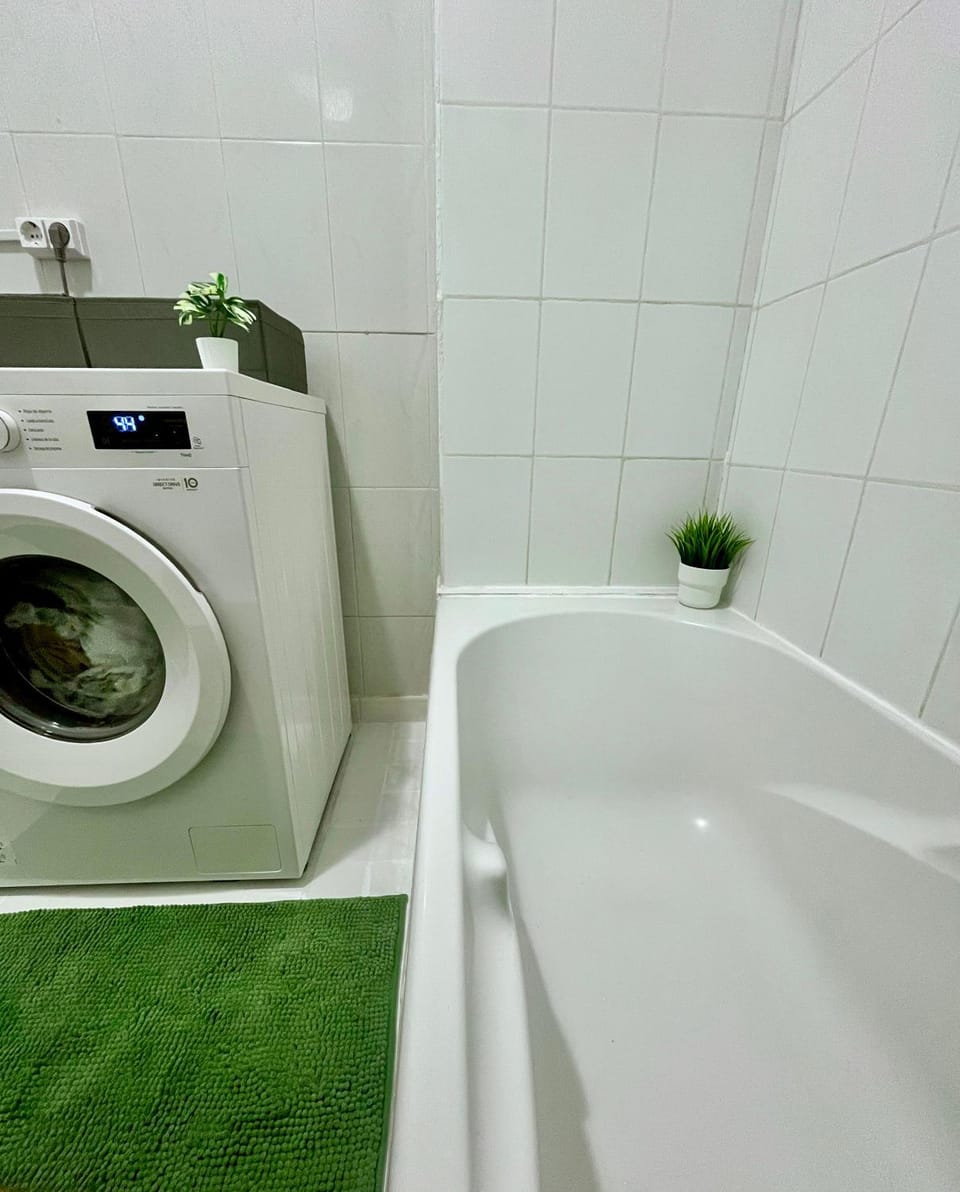 Bathroom, Bath, washing machine, dryer