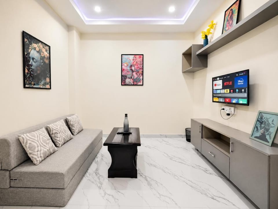 Elevated Escape Penthouse in Kondapur near AMB mall SSR 601 Apartment in Hyderabad