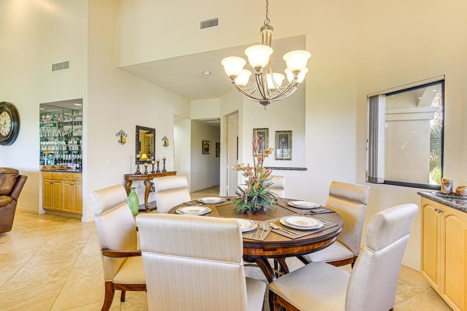 Community Pools & Golf Views: Palm Desert Condo! House in Palm Desert