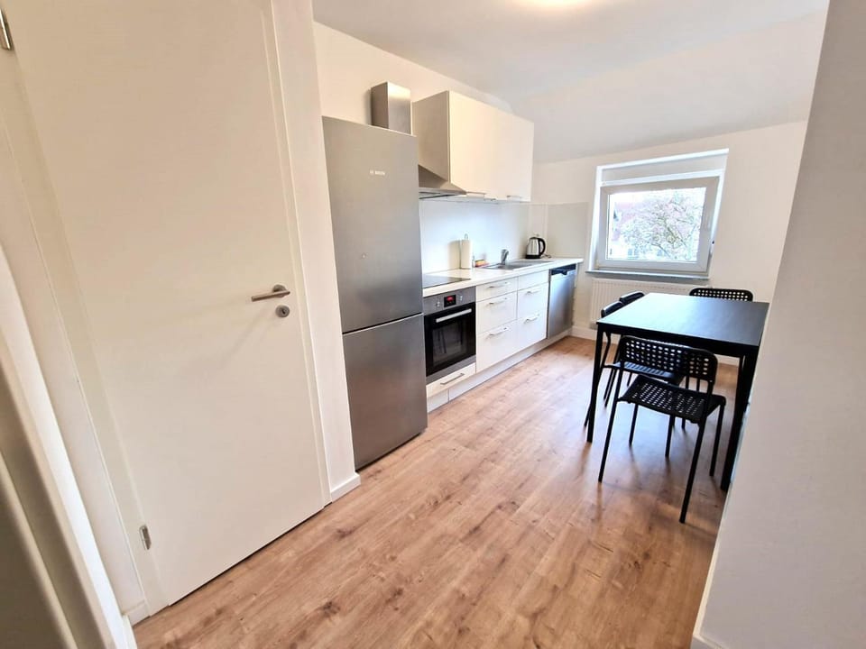 Kitchen or kitchenette, Dining area, oven, stove