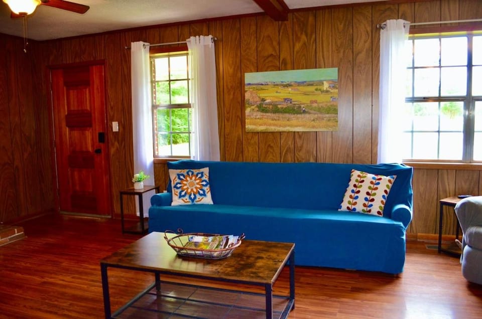 Country Home by Natchez Trace's State Forest House in Tennessee