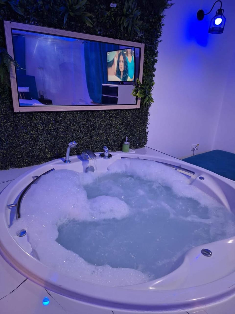 Hot Tub, Hot Tub