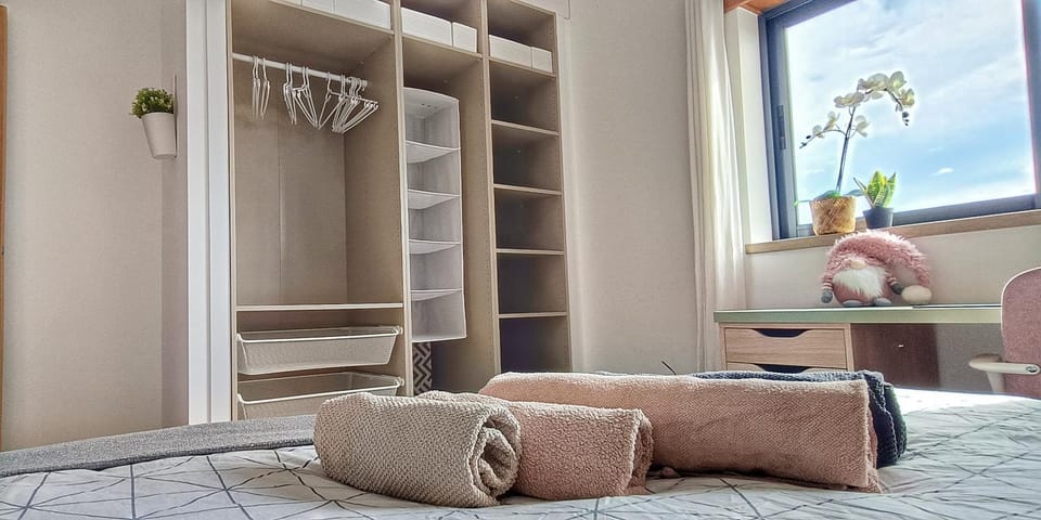 Bed, Bedroom, wardrobe