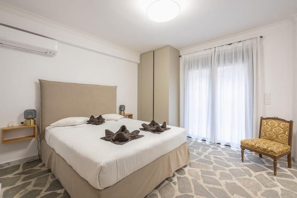 Bed, Bedroom, Garden view, heating, towels, air conditioner