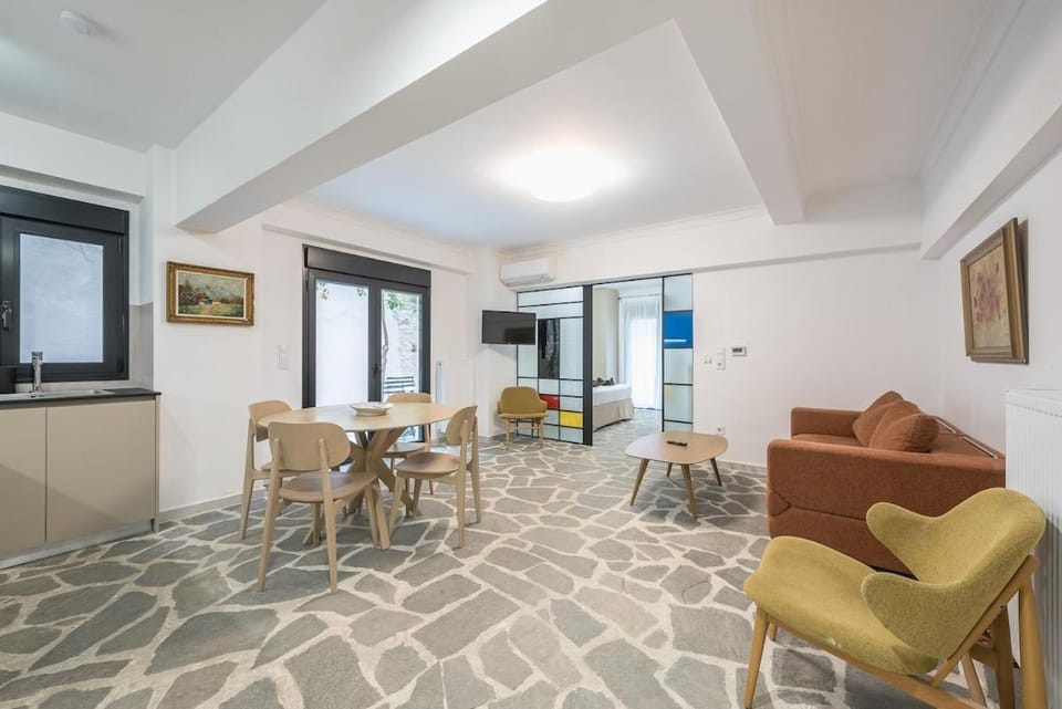 TV and multimedia, Living room, Seating area, Dining area, Garden view, heating, air conditioner