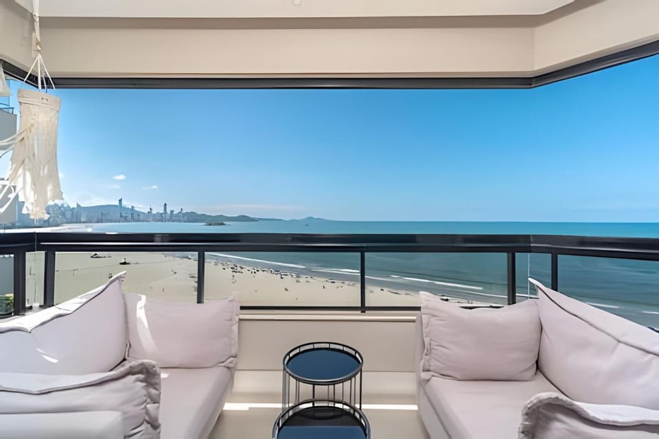 Communal lounge/ TV room, Bird's eye view, View (from property/room), Living room, City view, Sea view, Street view