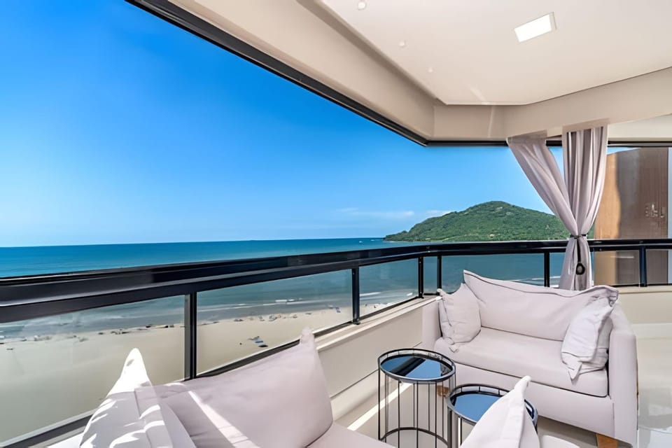 Communal lounge/ TV room, Bird's eye view, View (from property/room), Living room, City view, Sea view, Street view