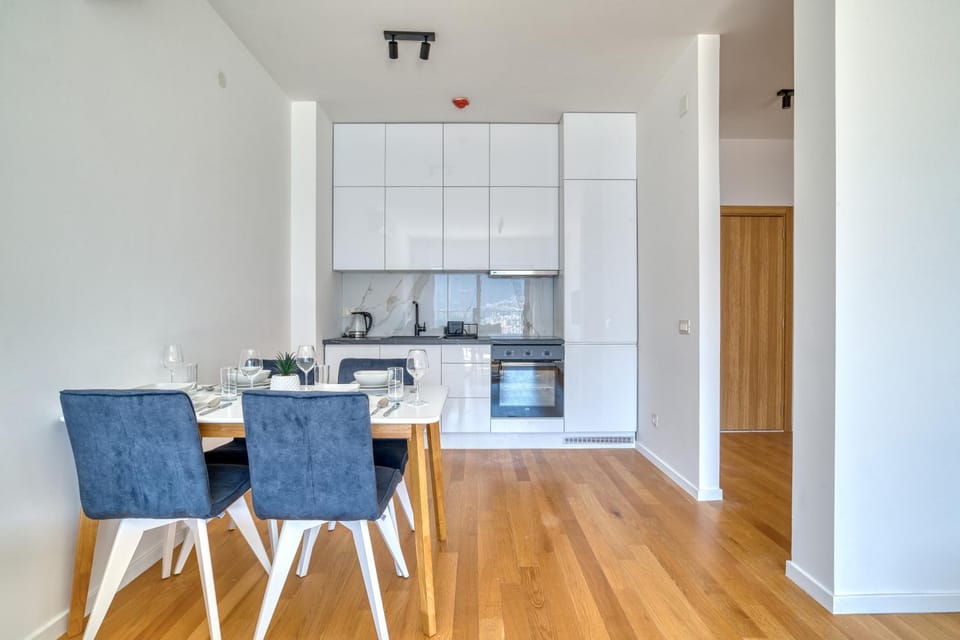 Kitchen or kitchenette, Seating area, Dining area